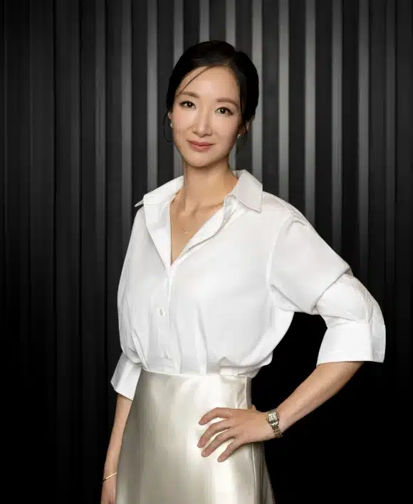 Dr. Susan Tan, board-certified facial plastic surgeon specializing in face and neck procedures in Hawaii.