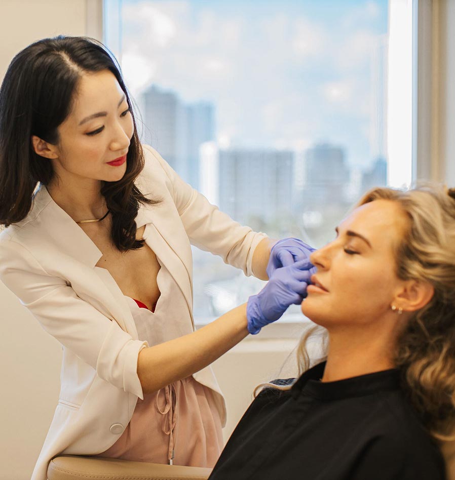 Oahu plastic surgeon Dr. Susan Tan, MD performing plastic surgery, Honolulu, HI.